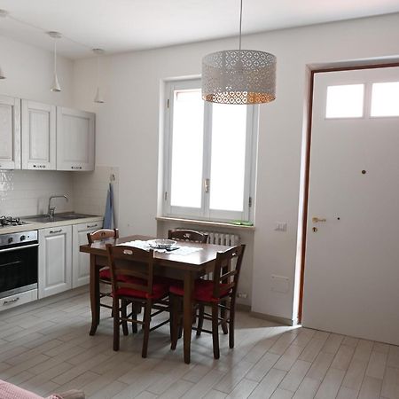N080 - Numana, Bilocale Con Terrazzo In Centro Daire Sirolo Dış mekan fotoğraf