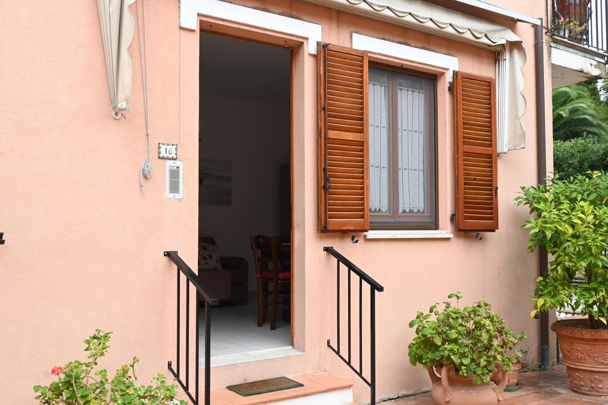 N080 - Numana, Bilocale Con Terrazzo In Centro Daire Sirolo Dış mekan fotoğraf